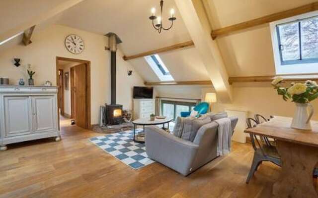 Host Stay Llewenau Draw Barn