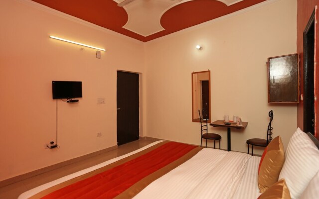 OYO 9905 Hotel Doon Star