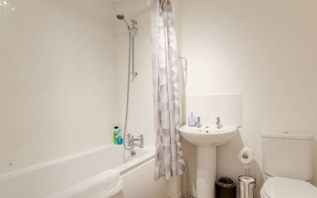 Simplistic Holiday Home in Cheltenham With Garden