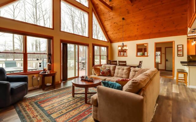 Lakefront Poconos Family Home w/ Pool Access