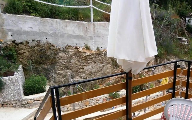 Apartments by the sea Valun, Cres - 8081