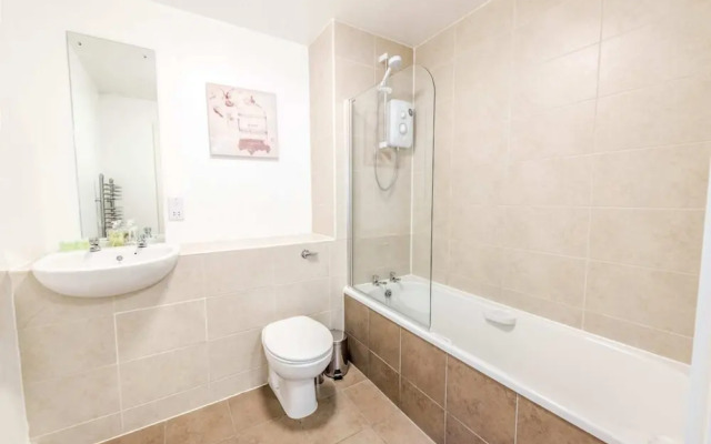 Modern & Central 1KB Apt, Salford Quays