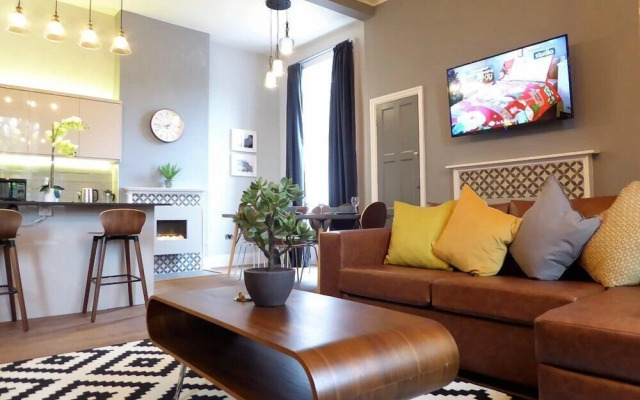 The Broderick at Claremont Apartments
