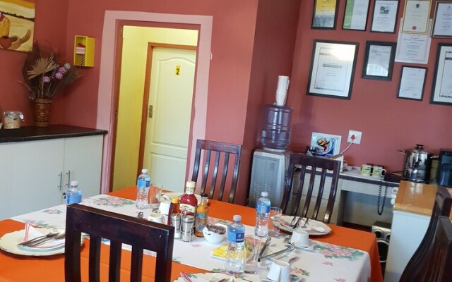 Flossie’s Bed and Breakfast