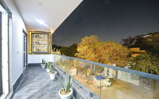 Fabhotel Luxe 8 Stayz