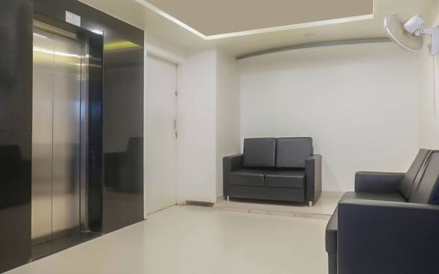 OYO 11551 Hotel Pioneer 2