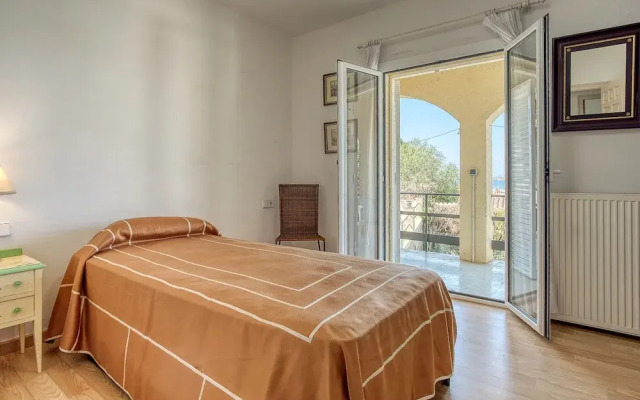 Pretty Apartment With Balcony