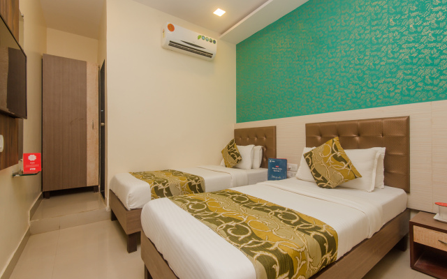 OYO 8678 Hotel Golden Nest