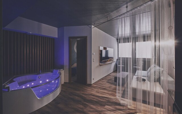 Onyx Luxury