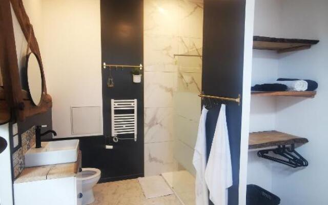 Appartement neuf climatisé sous les toits