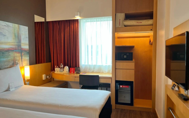 ibis One Central Hotel