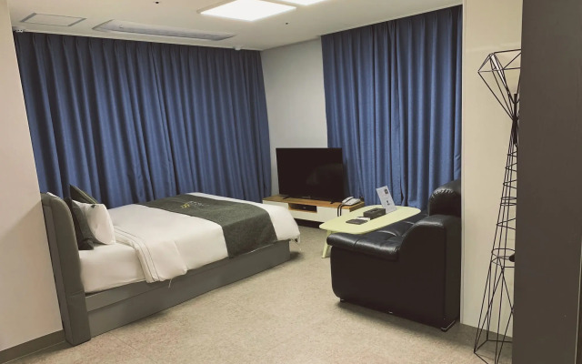Shine Hotel