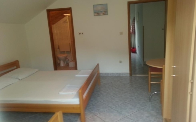 Apartment Vido - 150 m from beach: A2 Trpanj, Peljesac peninsula