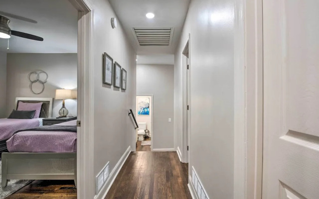 Atlanta Retreat w/ Deck in Greenbriar Area!