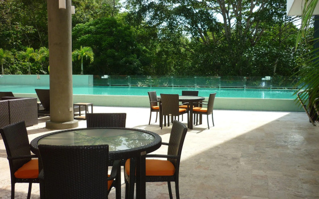 Summit Rainforest & Golf Resort