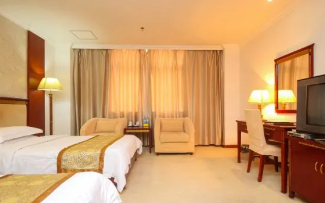 Home Inn & Hua Yi Select Hotel (Jiangyan Railway Station, Jiangyan Avenue, Taizhou)