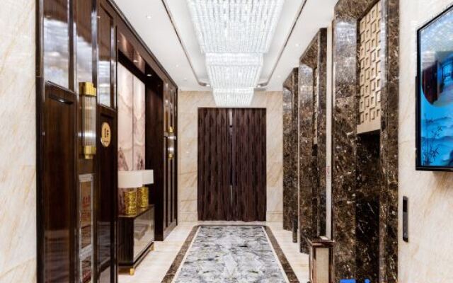 Chengkong Carrey International Hotel (Jingmen Railway Station Jingchu University of Technology)
