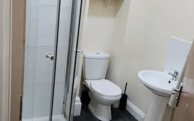 Wolverhampton City Centre - 1-bed Flat - Sleeps 3