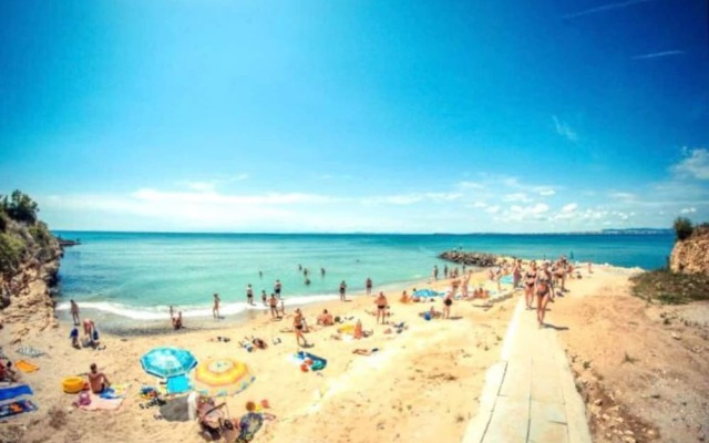 Beautiful 59s 1-bed Studio Apartment in Sveti Vlas