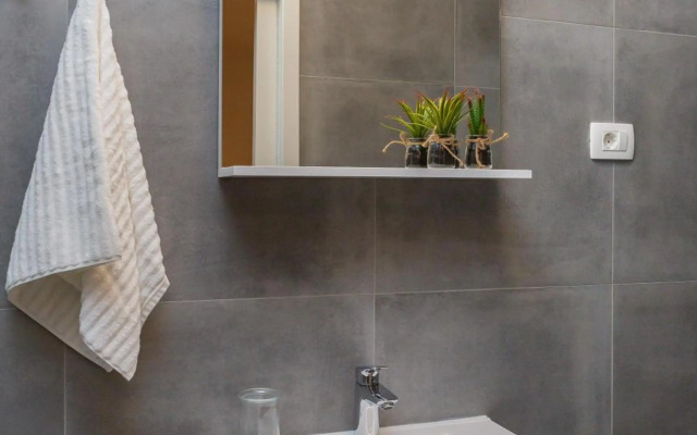 Luxury Studios & Room Five