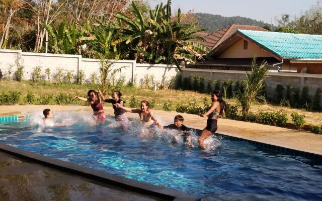 OYO 665 Sj House Hotel