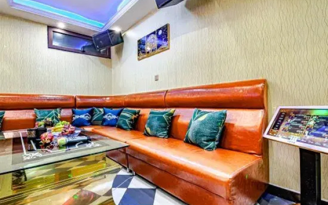 Floral Hotel·  Xiangshe Homestay (Shanghai International Tourism Resort Store)