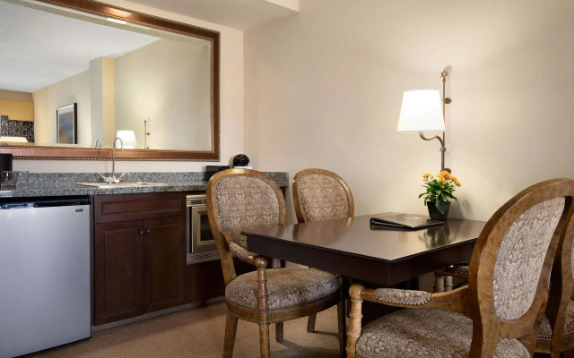 Embassy Suites La Quinta Hotel & Spa