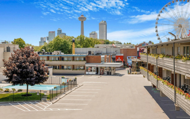 Travelodge by Wyndham Niagara Falls at the Falls