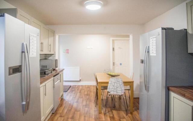 Stunning Room - Amazing Location - Room 4