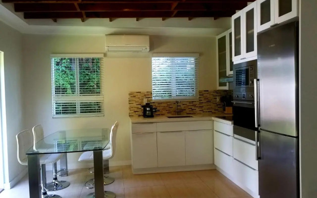 LUXURY Guayabita's House