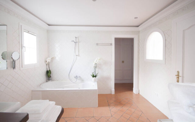 Molo Luxury Suites Puerto Banus