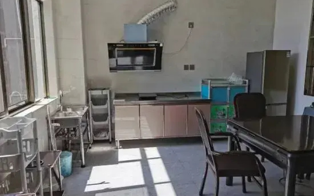 Maitreya Yuxuan Hot Spring Homestay (Huquan Ecological Park Dongdaemun Branch)