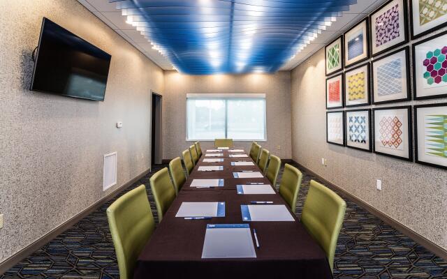 Holiday Inn Express & Suites Allen Park by IHG