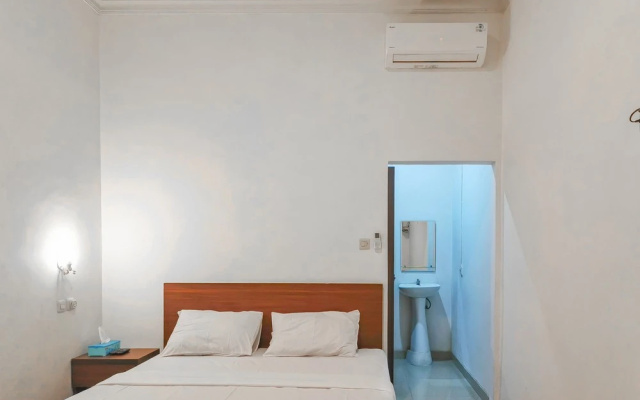 Joglo Guest House Syariah Mitra RedDoorz – Guest Rooms – Tegal