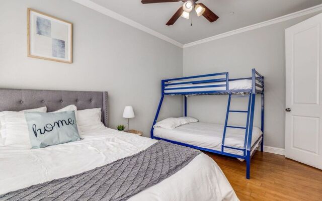 Gorgeous Oak Lawn Townhouse