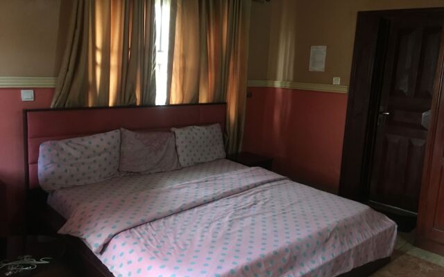 Lancaster Hotel & Suites