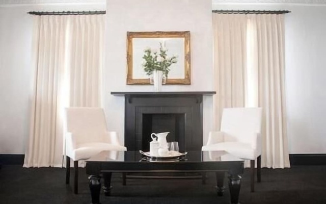 The Royal Hotel – Guest Rooms – Melbourne