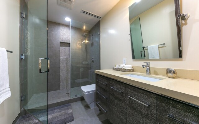 Hollywood Estate With Stunning Views