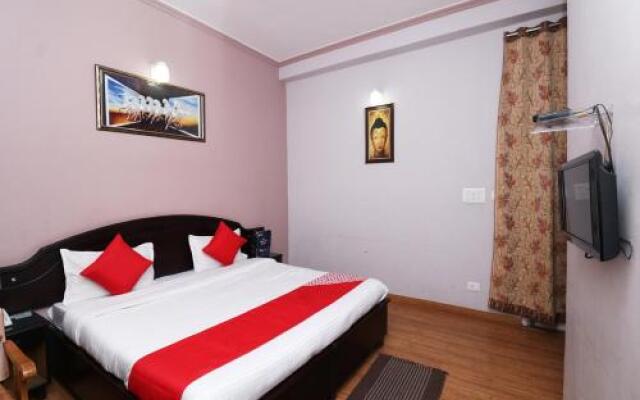 Oyo 27891 Hotel Binsar Rooms