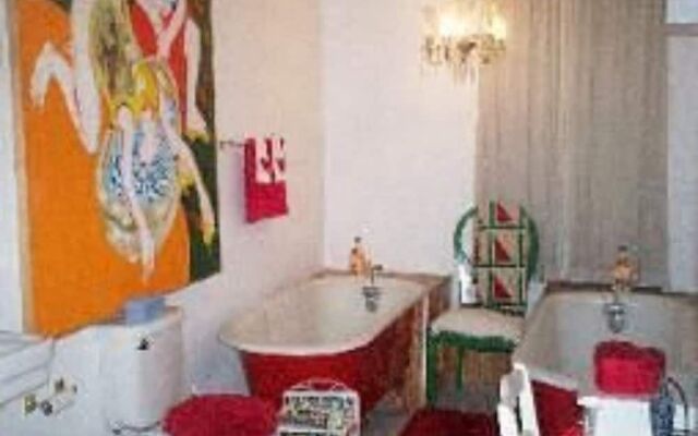 Elkhorn Inn & Theatre