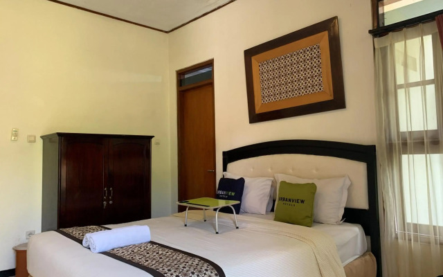 OYO 261 Sasono Putro Guest House