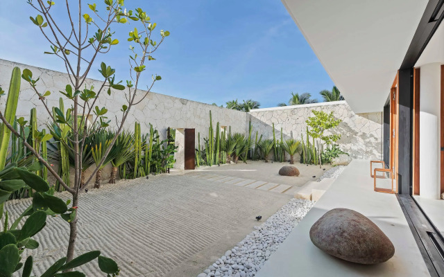 Magnificent 5BR Modern Tropical Villa With Pool
