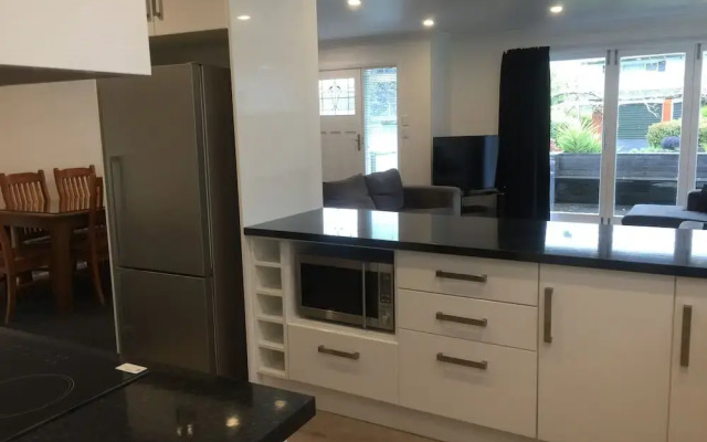 3 & 4 Bedroom Houses in Seaview Crescent