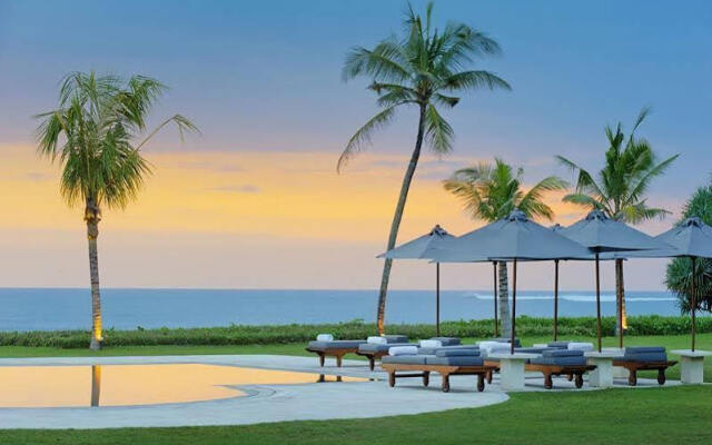 Villa Atas Ombak