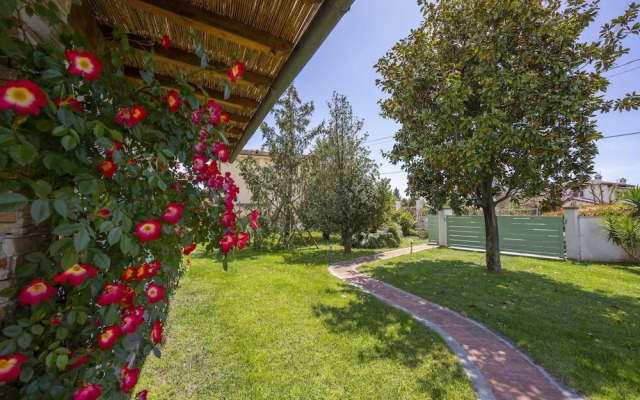 Villa Clara few km From the sea