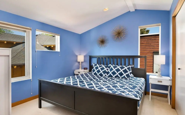 Seattle Vacation Home-18th Ave Townhome