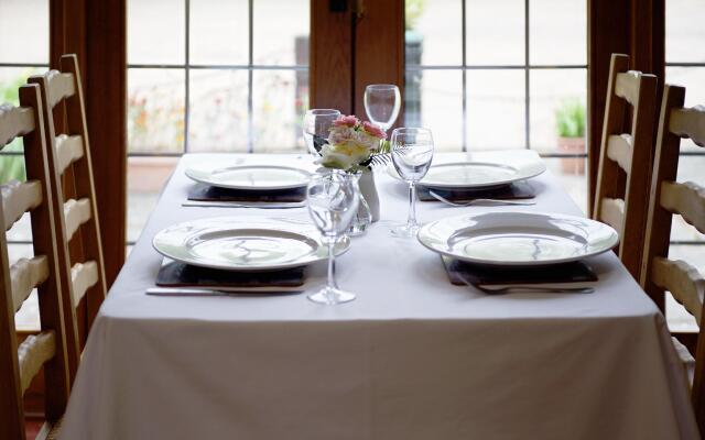 Little Foxes Hotel & Gatwick Airport Parking