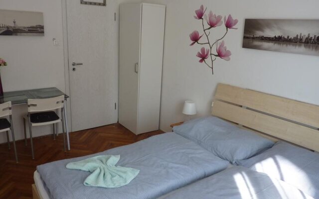 Plaza Hostel