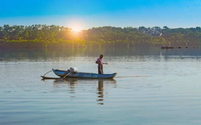 Chari Lake Hotel