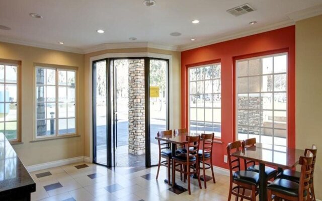 Ontario Inn & Suites